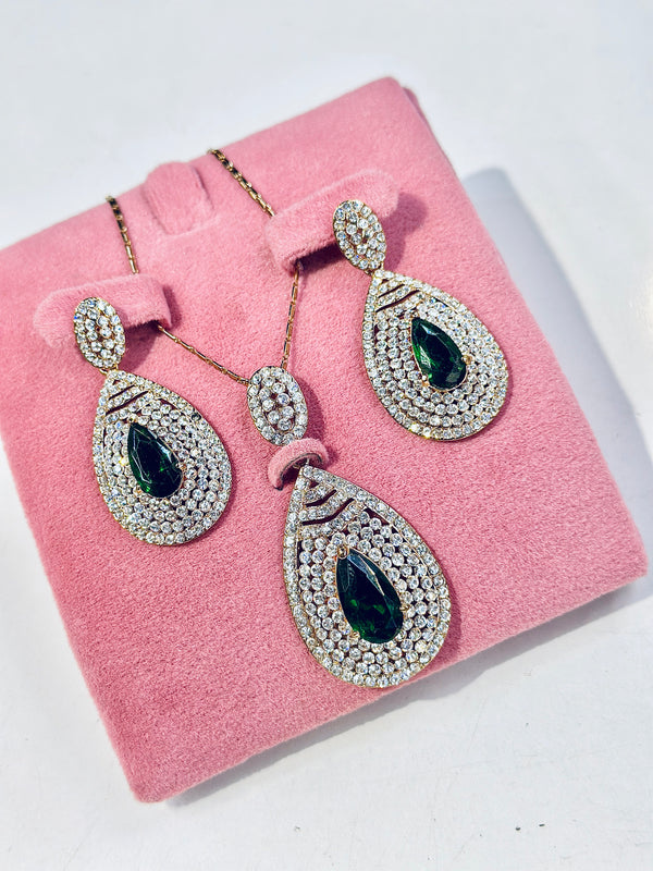 Hallie ( Emerald )